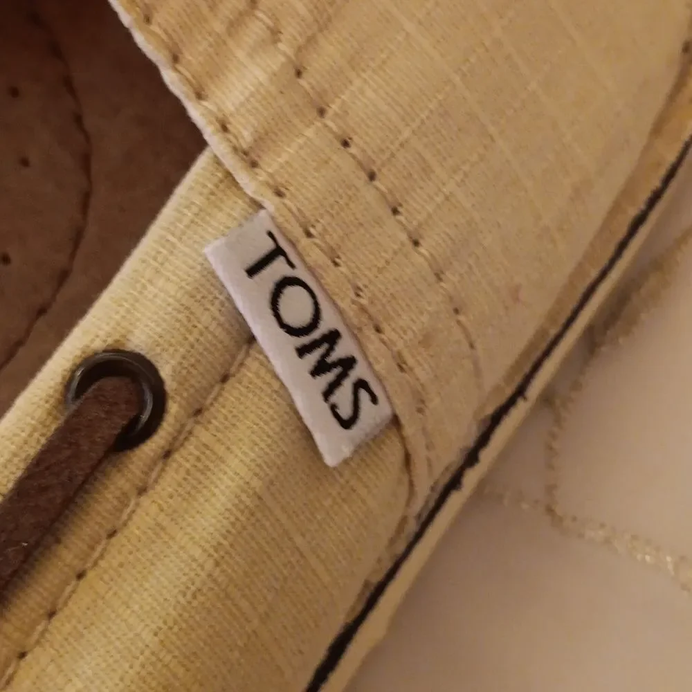 NEW. TOMS Cream Slip-On Shoes - Picture 5 of 8